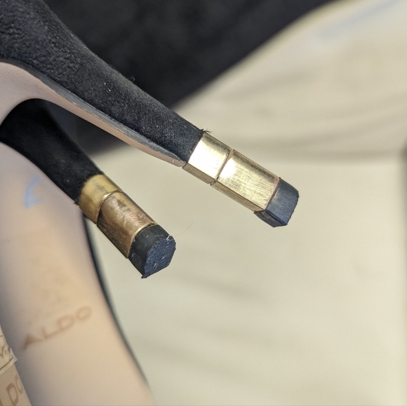 😁 Aldo womens Black Sued high heels size 7 - Picture 3 of 8